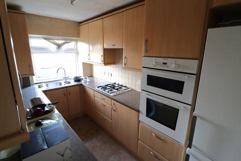 2 bedroom flat to rent, Poplar Way, Ilford IG6