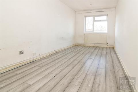 2 bedroom flat for sale, Grasmere Road, London