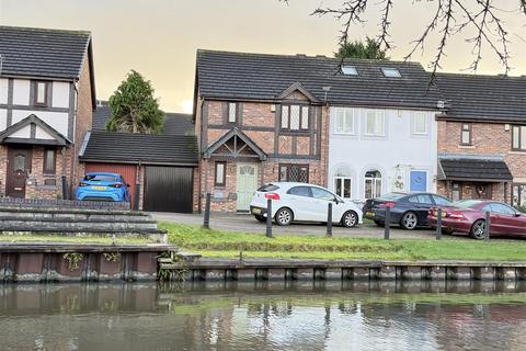 3 bedroom end of terrace house to rent, Ridgway Gardens, Lymm