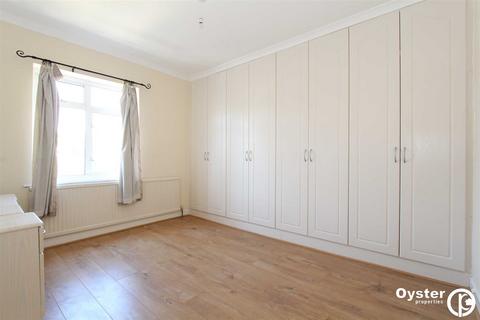 3 bedroom terraced house to rent, Crofts Road, Harrow, HA1