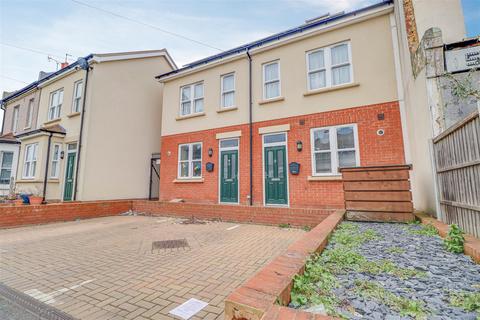 3 bedroom house for sale, North Road, Westcliff-on-Sea SS0