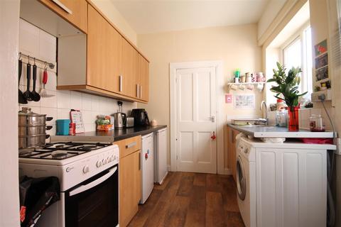 2 bedroom flat to rent, Warton Terrace, Heaton