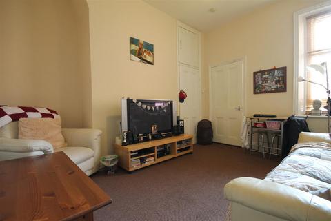 2 bedroom flat to rent, Warton Terrace, Heaton