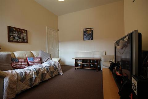 2 bedroom flat to rent, Warton Terrace, Heaton