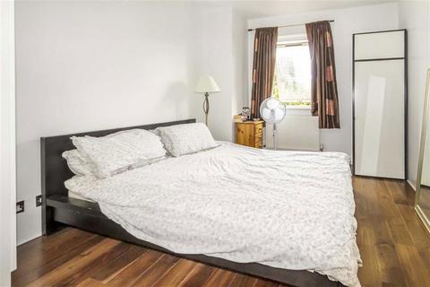 1 bedroom flat to rent, Finland Street, London SE16