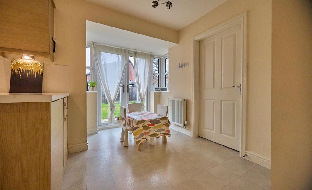 Rear open Plan Fitted Dining Kitchen