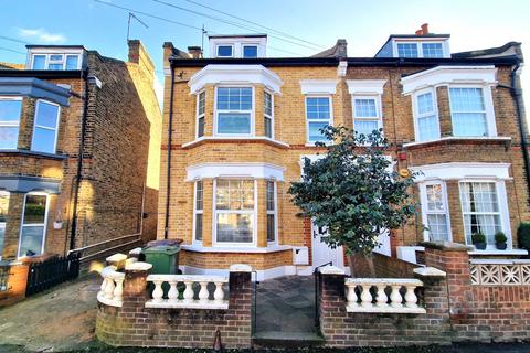 4 bedroom semi-detached house to rent, Walthamstow, London E17