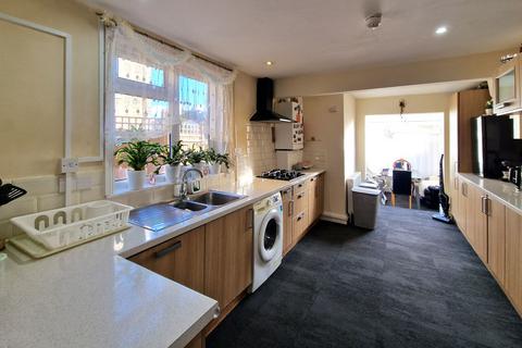 4 bedroom semi-detached house to rent, Walthamstow, London E17