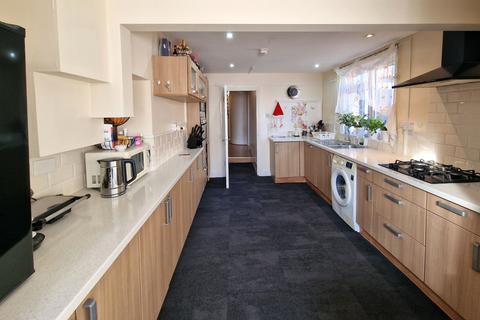 4 bedroom semi-detached house to rent, Walthamstow, London E17