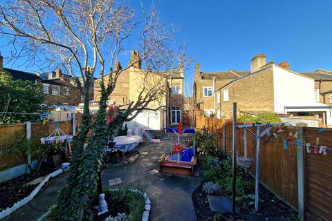 4 bedroom semi-detached house to rent, Walthamstow, London E17