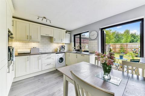 16 Farriers Close, Epsom, KT17 1LS