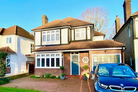 4 bedroom detached house to rent, Hayes Chase, West Wickham BR4