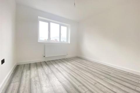 4 bedroom end of terrace house for sale, Frederick Road, Rainham