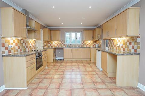 4 bedroom detached house to rent, Fore Street, Langtree, Torrington