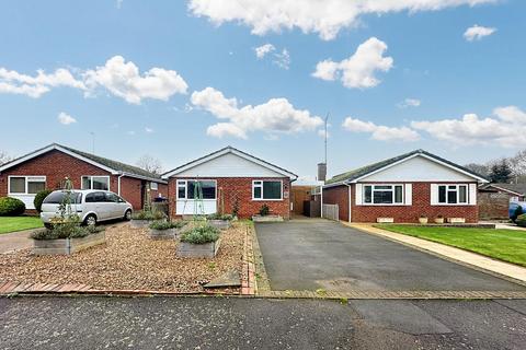 2 bedroom detached bungalow for sale, Neneside Close, Weedon,  NN7 4QH