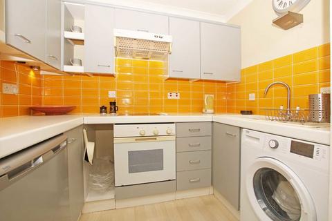 1 bedroom flat to rent, Acorn Grove, Hayes UB3