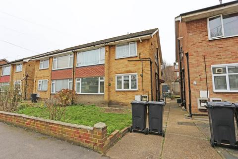 2 bedroom flat to rent, Margaret Way, Ilford, Redbridge, IG4