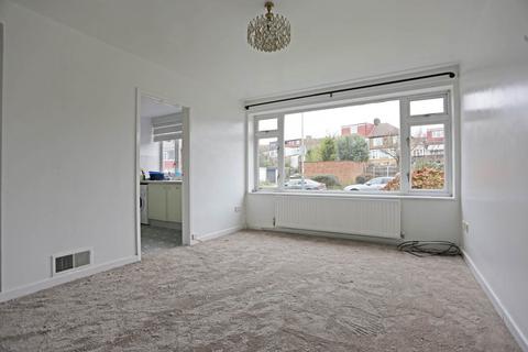 2 bedroom flat to rent, Margaret Way, Ilford, Redbridge, IG4