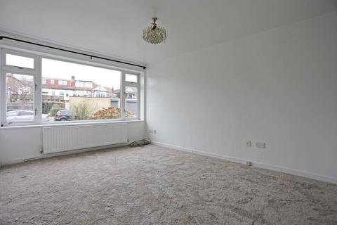 2 bedroom flat to rent, Margaret Way, Ilford, Redbridge, IG4