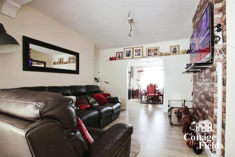 3 bedroom semi-detached house for sale, Great Cambridge Road, Enfield, EN1 - Garden, Garden and Some More