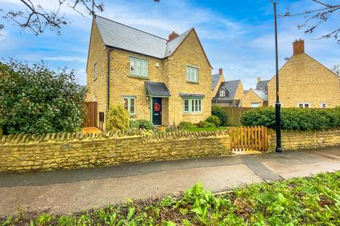 4 bedroom detached house to rent, Poppyfields Way, Brackley, NN13