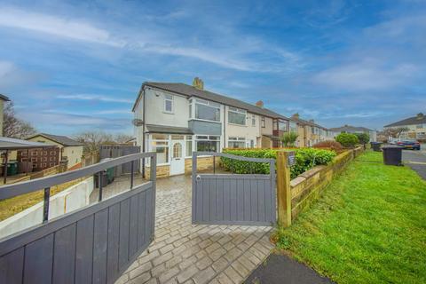 3 bedroom end of terrace house for sale, Larch Hill Crescent, Bradford BD6