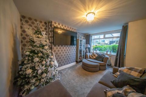 3 bedroom end of terrace house for sale, Larch Hill Crescent, Bradford BD6