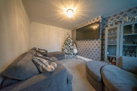 3 bedroom end of terrace house for sale, Larch Hill Crescent, Bradford BD6