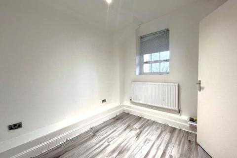 3 bedroom flat to rent, Euston, London NW1