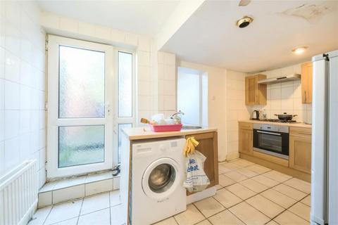 2 bedroom flat for sale, Eglinton Hill, London, SE18 3