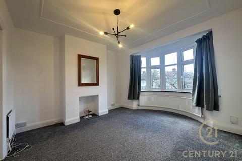 3 bedroom semi-detached house to rent, Grand Avenue, SURBITON KT5