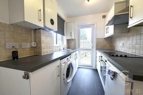 3 bedroom semi-detached house to rent, Grand Avenue, SURBITON KT5