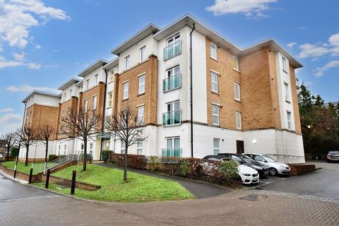 2 bedroom flat for sale, Highbury Drive, Leatherhead KT22