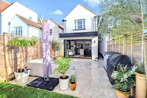 3 bedroom detached house for sale, Green Lane, Hersham KT12