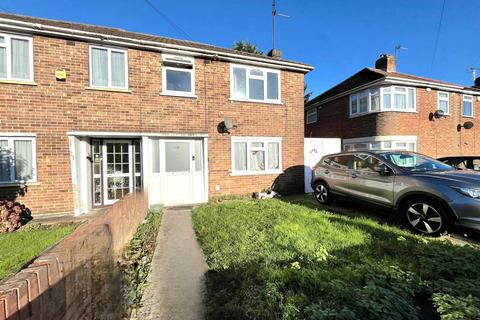 4 bedroom semi-detached house for sale, Chaucer Avenue, Hayes, Greater London, UB4