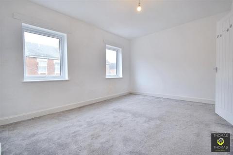 3 bedroom terraced house to rent, Barton Street, Gloucester