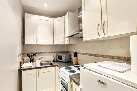 Studio to rent, Lyndhurst Gardens, Belsize Park, NW3