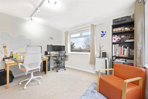 1 bedroom apartment to rent, Leopold Avenue, London