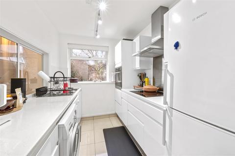 1 bedroom apartment to rent, Leopold Avenue, London