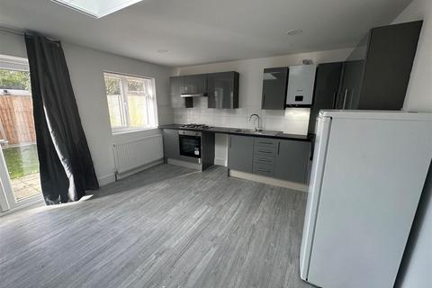 3 bedroom apartment to rent, Sudbury Avenue, Wembley