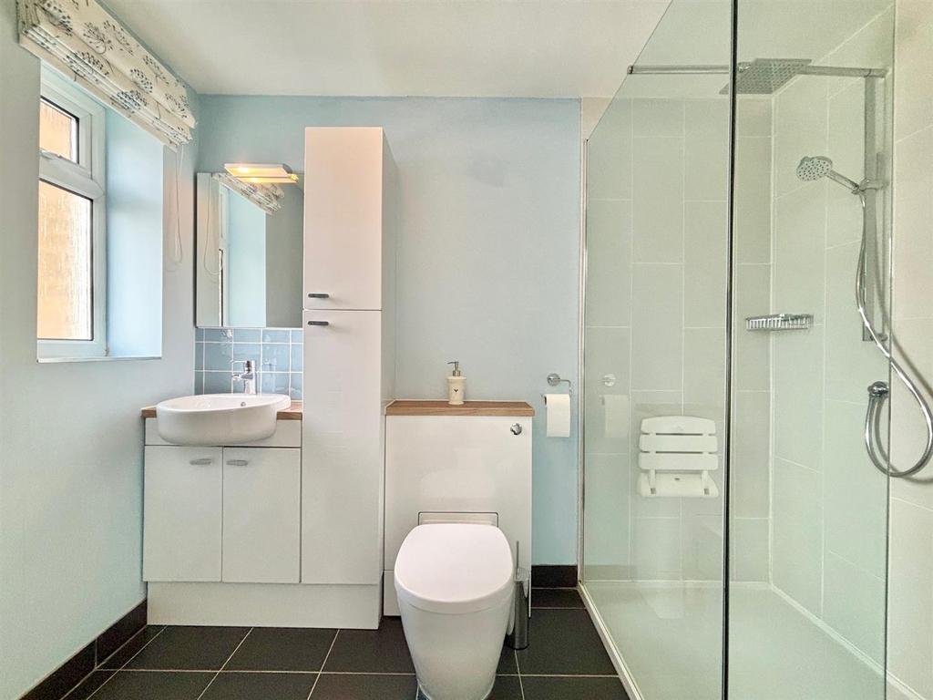 NEWENSUITE.jpg