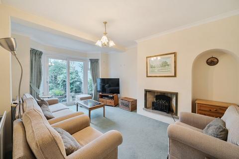124 Wolsey Drive, Kingston Upon Thames, KT2 5DW