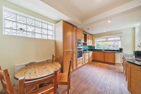124 Wolsey Drive, Kingston Upon Thames, KT2 5DW