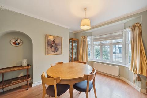 124 Wolsey Drive, Kingston Upon Thames, KT2 5DW