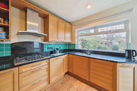 124 Wolsey Drive, Kingston Upon Thames, KT2 5DW