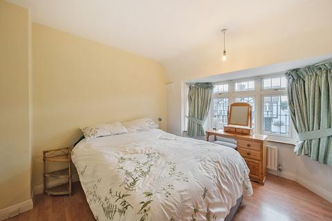 124 Wolsey Drive, Kingston Upon Thames, KT2 5DW