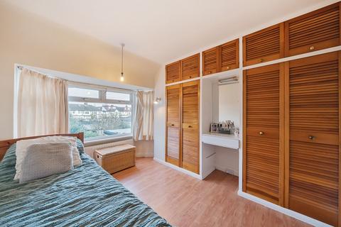 124 Wolsey Drive, Kingston Upon Thames, KT2 5DW
