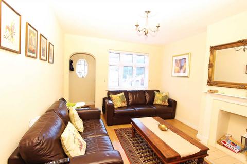 2 bedroom maisonette to rent, Errol Gardens, New Malden