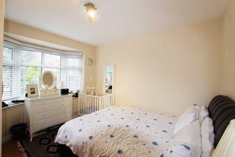 2 bedroom maisonette to rent, Errol Gardens, New Malden