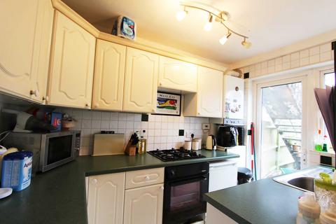 2 bedroom maisonette to rent, Errol Gardens, New Malden